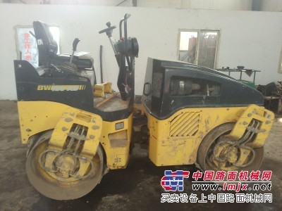 宝马WB120AD双钢轮压路机大修