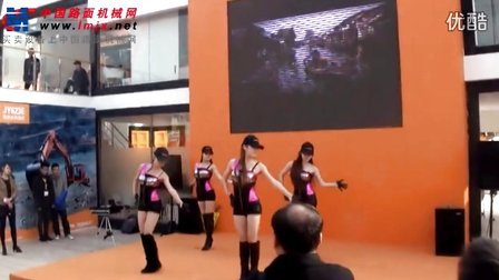 2012宝马展现场 詹阳动力展台动感热舞劲暴全场