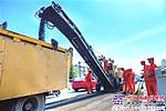 高溫趕不走道路養護工 平坦大道用汗水澆築