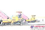 三一兩台WTU95瀝青攤鋪機助力鄭登高速公路建設 