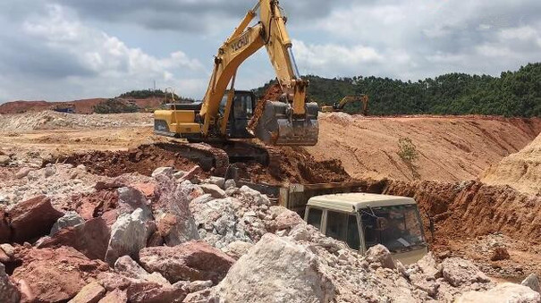 玉柴重工挖掘机玉林博白教育城建设项目施工视频
