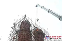 徐工吊车不畏风雨，助力多节同轴式铸铁塔器吊装