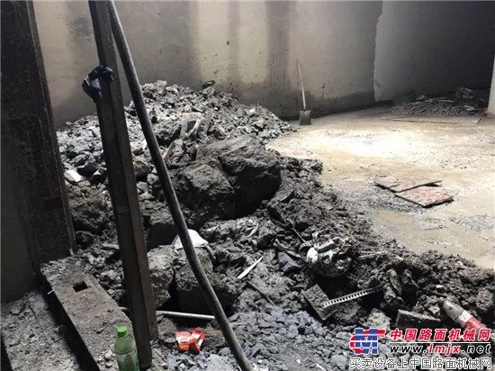山猫沃福S18滑移装载机建筑垃圾清理案例分享 