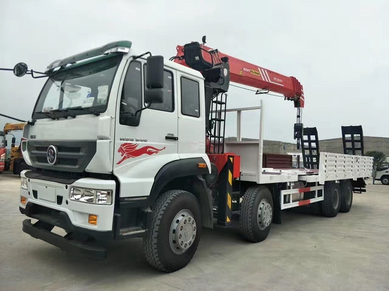 程力 ZZ1317N466GE1 豪沃前四後八14噸三一隨車吊